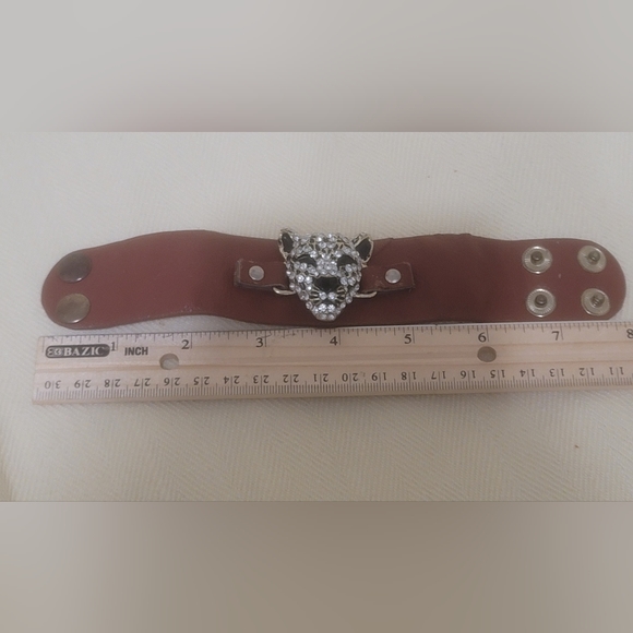 Leopard Cat Faux Leather Bracelet Gold Tone Jeweled Face Adjustable Snap - Picture 4 of 11